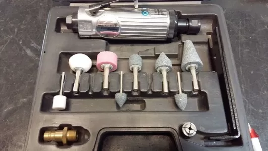 Fresatrice Diritta Con Set Di Fresette